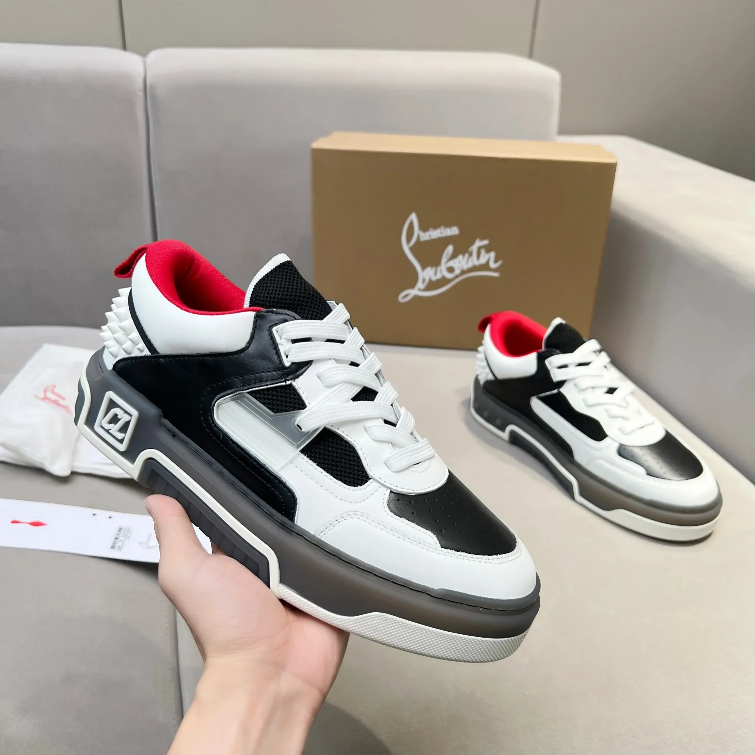 Men's shoes 💰700 🌹🌹🌹̋ Wang Junkai Yang Mi Xu Kai Zhang Jingyi Ding Chengxin Chen Muchi Wang Ziyi Same style Christian Louboutin 2024 [New product] ASTROLOUBI unisex thick-soled sports shoes red-soled shoes perfectly integrate fashion and sports, The fabrics are made of luxurious calfskin, soft suede, smooth satin and laminated leather, and the back is decorated with classic rivets. The interior is blended with a knitted tongue for added durability, breathability and quick-drying comfort. The outsole is made of a combination of EVA foam and imported rubber, and the colorful CL iconic letters on the side of the outsole show the brand's unique style. It is a ceiling-level comfortable skate shoe! ! ! Available in multiple colors, women’s sizes 35–40, men’s sizes 39–45